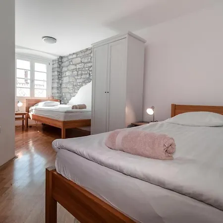 Artemus Music Apartment *