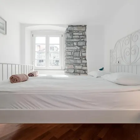 Apartment Artemus Music Piran