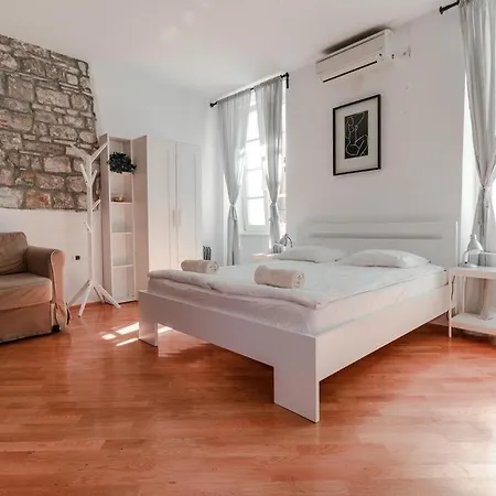 Apartment Artemus Music Piran