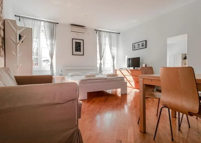 アパート Artemus Music ピラン